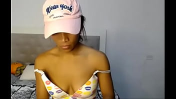 Honey sex1307 y su cambio de tirantes del bra