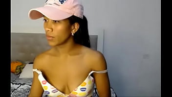 Honey sex1307 y su cambio de tirantes del bra