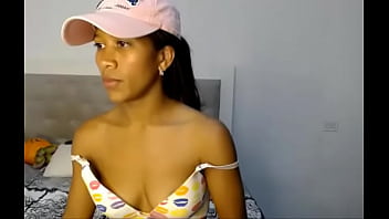 Honey sex1307 y su cambio de tirantes del bra