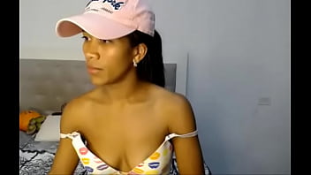 Honey sex1307 y su cambio de tirantes del bra