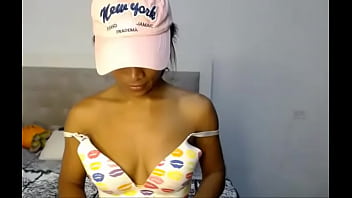 Honey sex1307 y su cambio de tirantes del bra Honey sex1307 y su cambio de tirantes del bra