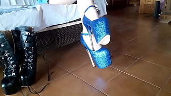 In this short video i share with you these beautiful shoes a pair of black ankle boots with a very high heel and even hi