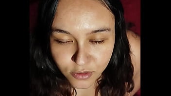 Punheta guiada peituda implorando para foder seus peitos