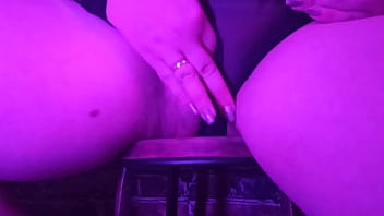 Plumper masturbates for the photographer