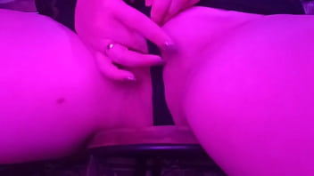 Plumper masturbates for the photographer