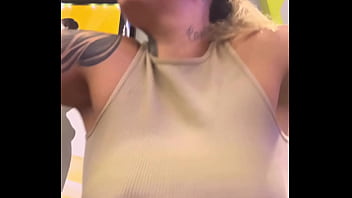 Nossa não vi que a minha camisa ficou transparente com o suor qui delicia na academia