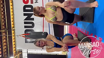 Ficamos excitadas malhando e tiramos toda a roupa