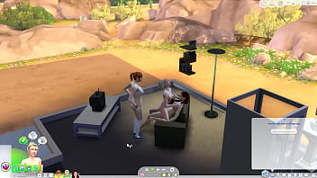 Comendo a filha com a amiga olhando