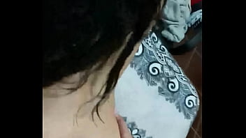 Mi esposo no sabe que el vecino viene a cogerme cuando el no esta