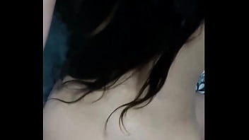 Mi esposo no sabe que el vecino viene a cogerme cuando el no esta