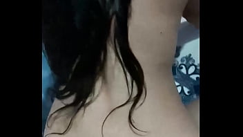 Mi esposo no sabe que el vecino viene a cogerme cuando el no esta