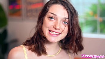 Hairy pussy stepsister does splits on my cock