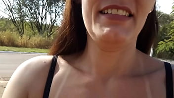 Influencer muito linda e gostosa me parou na rua e pediu para chupar meu pau