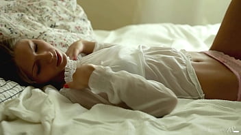 Beautiful tanned teen anjelica fingers her wet pussy & cums hard