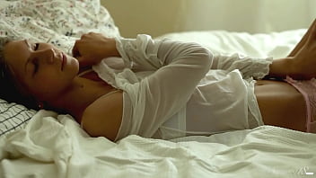 Beautiful tanned teen anjelica fingers her wet pussy & cums hard