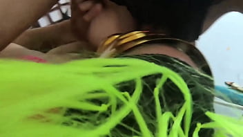 Descobrimos que não tinha ninguém em casa e começamos a transar com minha madrasta pervertida no halloween