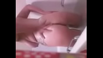 Amateur babe in the bath