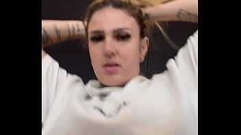 Sapatona Fica Com Muito Tesão Na Academia Vendo Mulheres E Homens Vendo Sua Camisa Transparente Mostrando Os Seu Bicos Do Peito Suado E Duro thumbnail