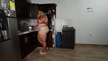 Trabajador de plomeria follando en su trabajo a una chica muy caliente