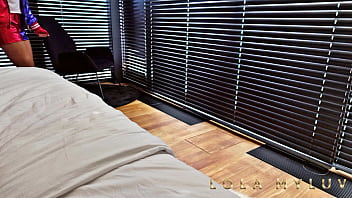 Geile stiefschwester lola myluv fesselt stiefbruder zur strafe ans bett und fickt ihn hart