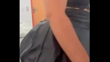 Casada rabuda e gostosa mostrando que aguenta tudo