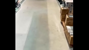 Extrait pour notre sortie shopping mon maître m’impose une tenue plutôt