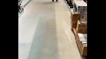 Extrait pour notre sortie shopping mon maître m’impose une tenue plutôt