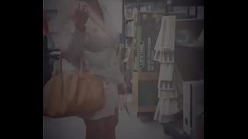 Extrait pour notre sortie shopping mon maître m’impose une tenue plutôt