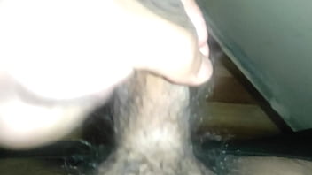 Joven latino se prepara para follar duro a la puta de su hermanastra