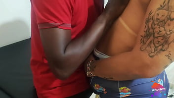 Robolei de shortinho e top para ele ficou excitado fiz ele gozar rapidinho