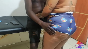 Robolei de shortinho e top para ele ficou excitado fiz ele gozar rapidinho