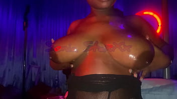 I’m rubbing my juicy pussy and fat titties 4 you daddy