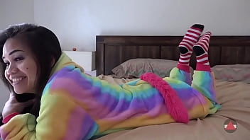 Girl pawg shoes her foot fetish