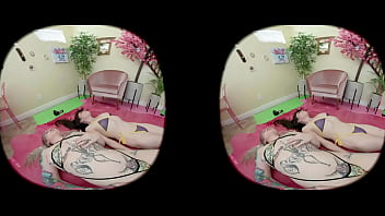 Vr air in lungs holding c stethoscope & heartbeats