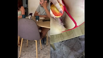 Casero amateur madura y joven segunda parte en el comedor