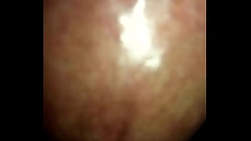 Negão gozando com muito leite