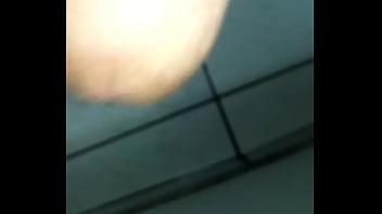 Negão gozando com muito leite