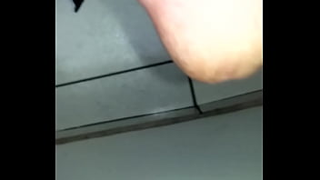 Negão gozando com muito leite