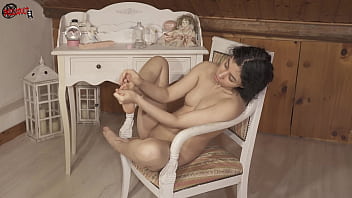 Putting oil on my sexy feet dollscult