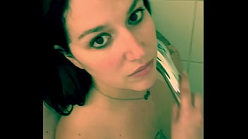 Une bonne douche détente après m’être faite bien démonter et évidemment