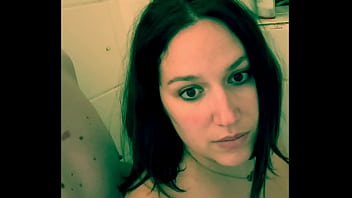 Une bonne douche détente après m’être faite bien démonter et évidemment