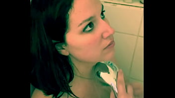 Une bonne douche détente après m’être faite bien démonter et évidemment