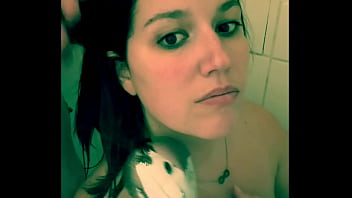 Une bonne douche détente après m’être faite bien démonter et évidemment