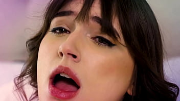 Vixen minx ready to show how she can cum with you