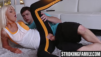 Stepsister flaunts ass to drain stepbroâs balls