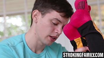 Stepsister flaunts ass to drain stepbroâs balls