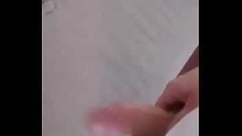 Cineva trebuie sa vina pe canapea