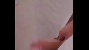 Cineva trebuie sa vina pe canapea