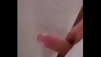 Cineva trebuie sa vina pe canapea