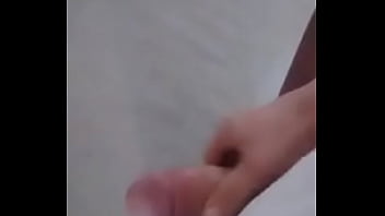 Cineva trebuie sa vina pe canapea